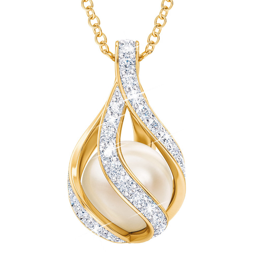 Love's Embrace Pearl & Diamond Halskette