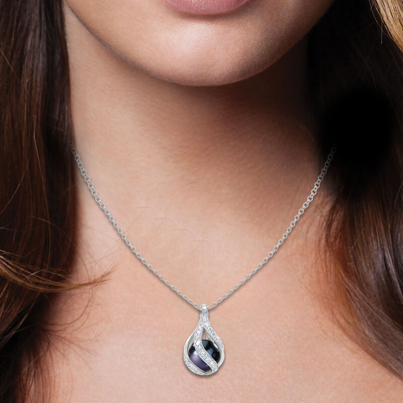 Love&#39;s Embrace Black Pearl &amp; Diamond Halskette
